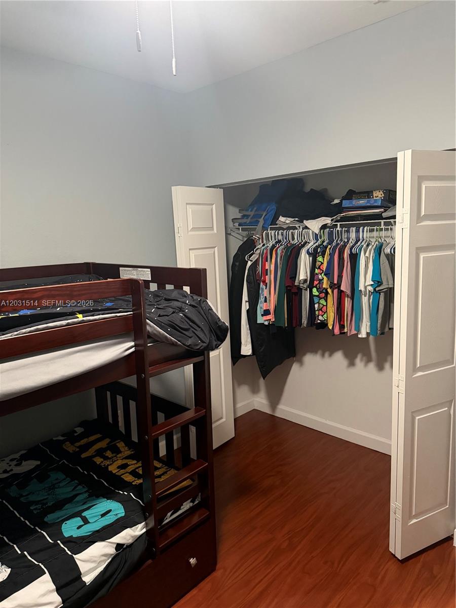 Ver detalles 901 3 / 3 1590 sq. ft. $ 2026-06-04 0 foto