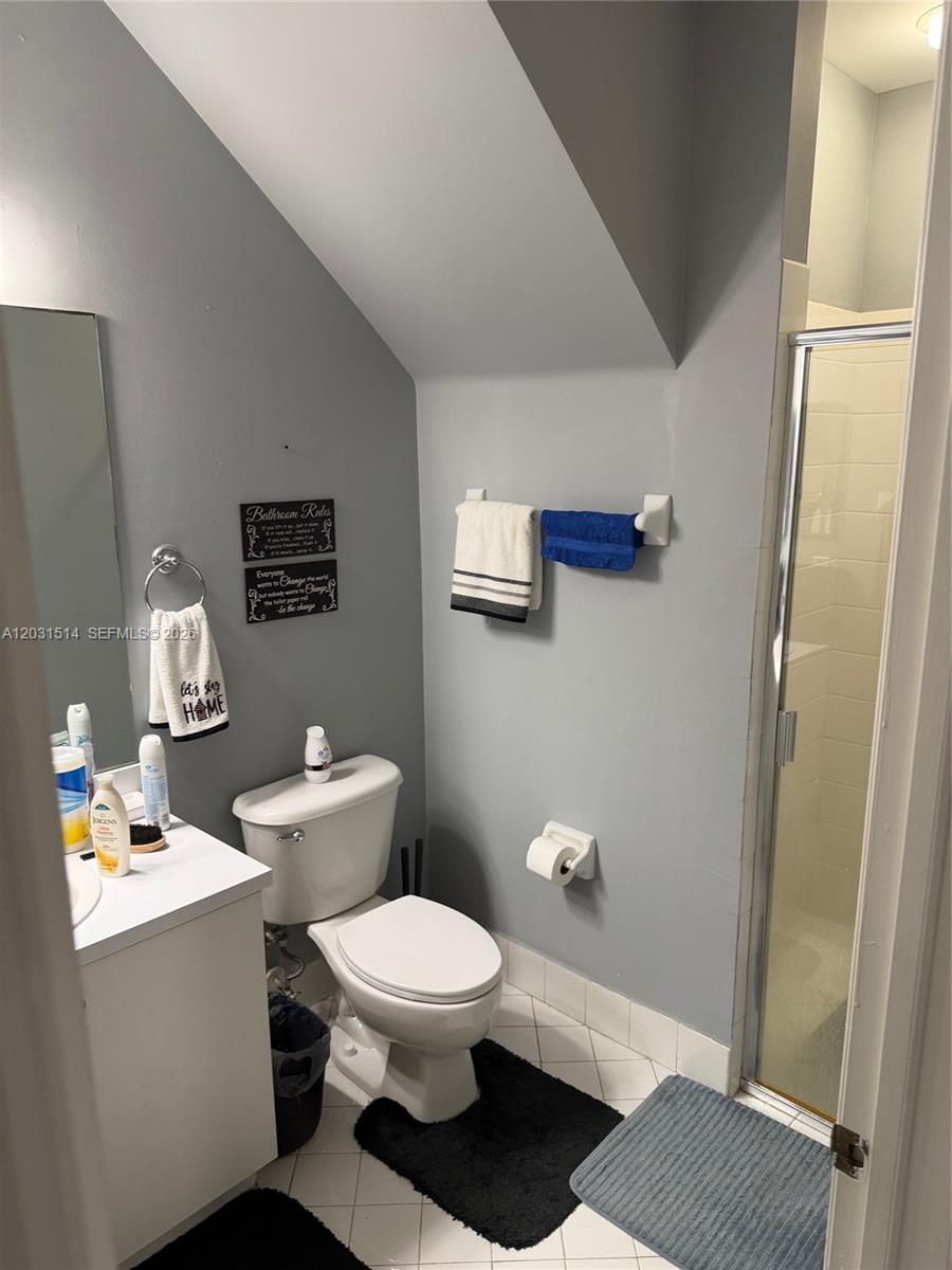 Ver detalles 901 3 / 3 1590 sq. ft. $ 2026-06-04 0 foto