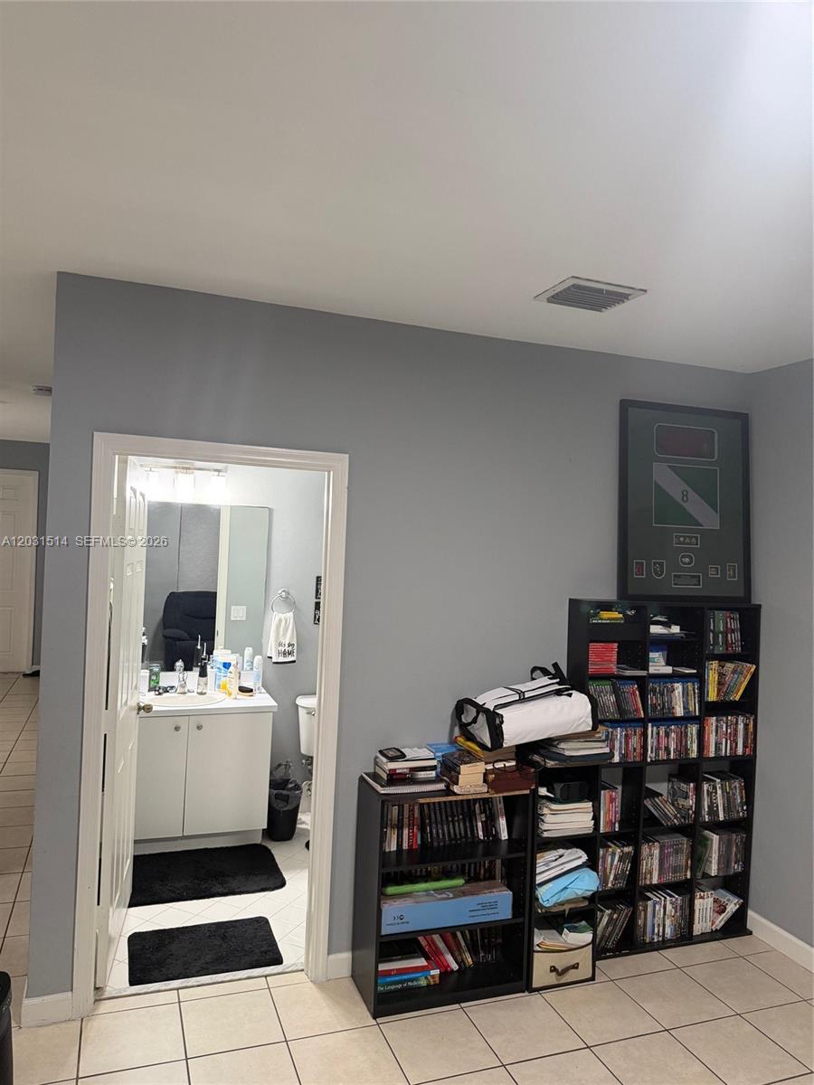 Ver detalles 901 3 / 3 1590 sq. ft. $ 2026-06-04 0 foto