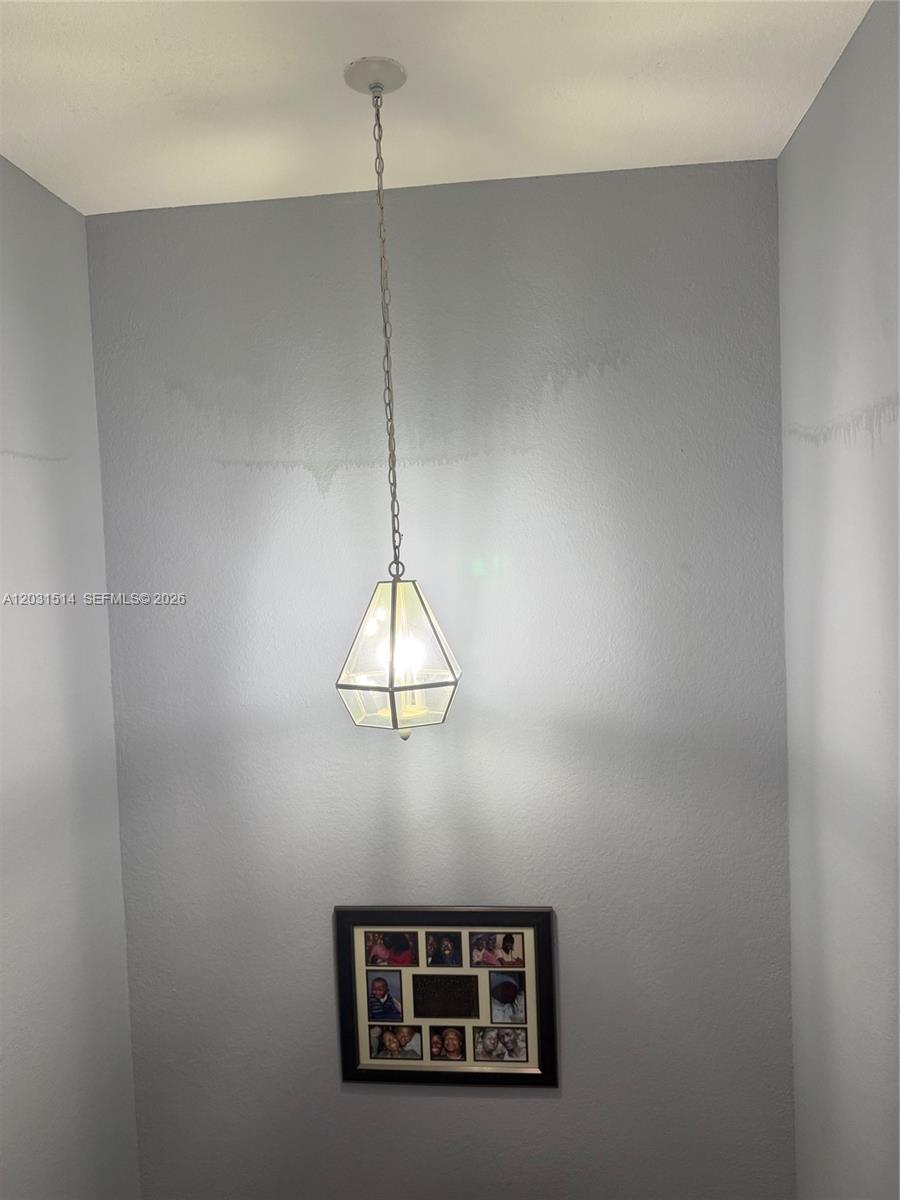 Ver detalles 901 3 / 3 1590 sq. ft. $ 2026-06-04 0 foto