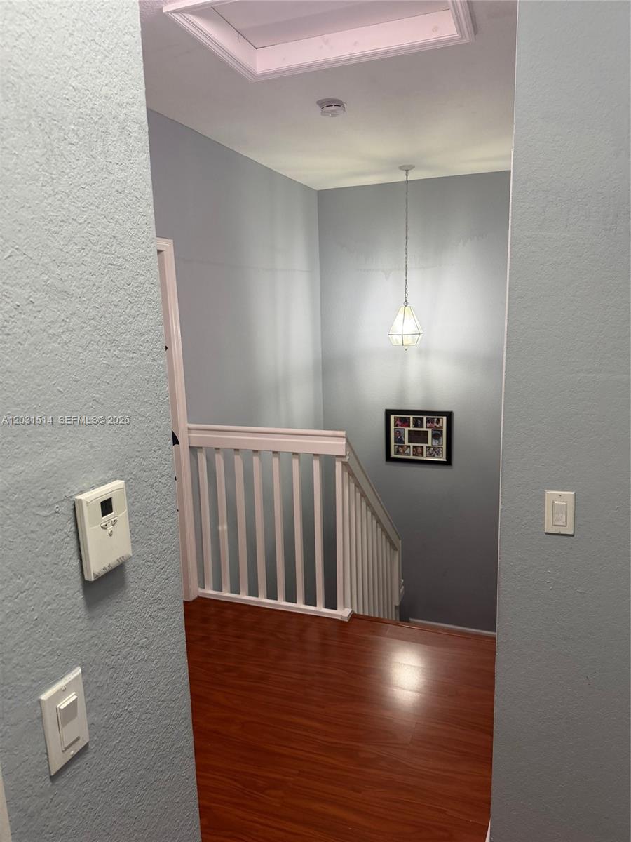 Ver detalles 901 3 / 3 1590 sq. ft. $ 2026-06-04 0 foto