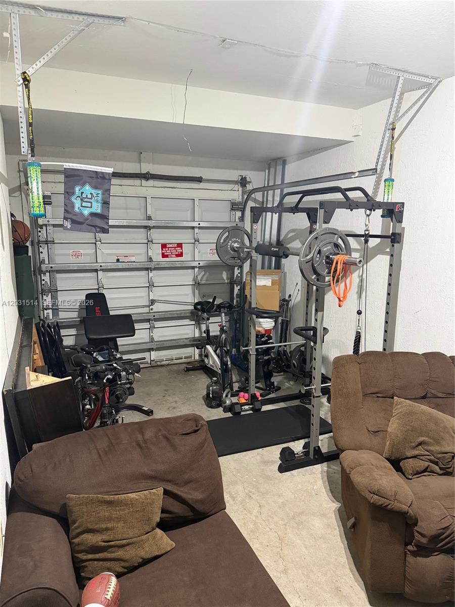 Ver detalles 901 3 / 3 1590 sq. ft. $ 2026-06-04 0 foto