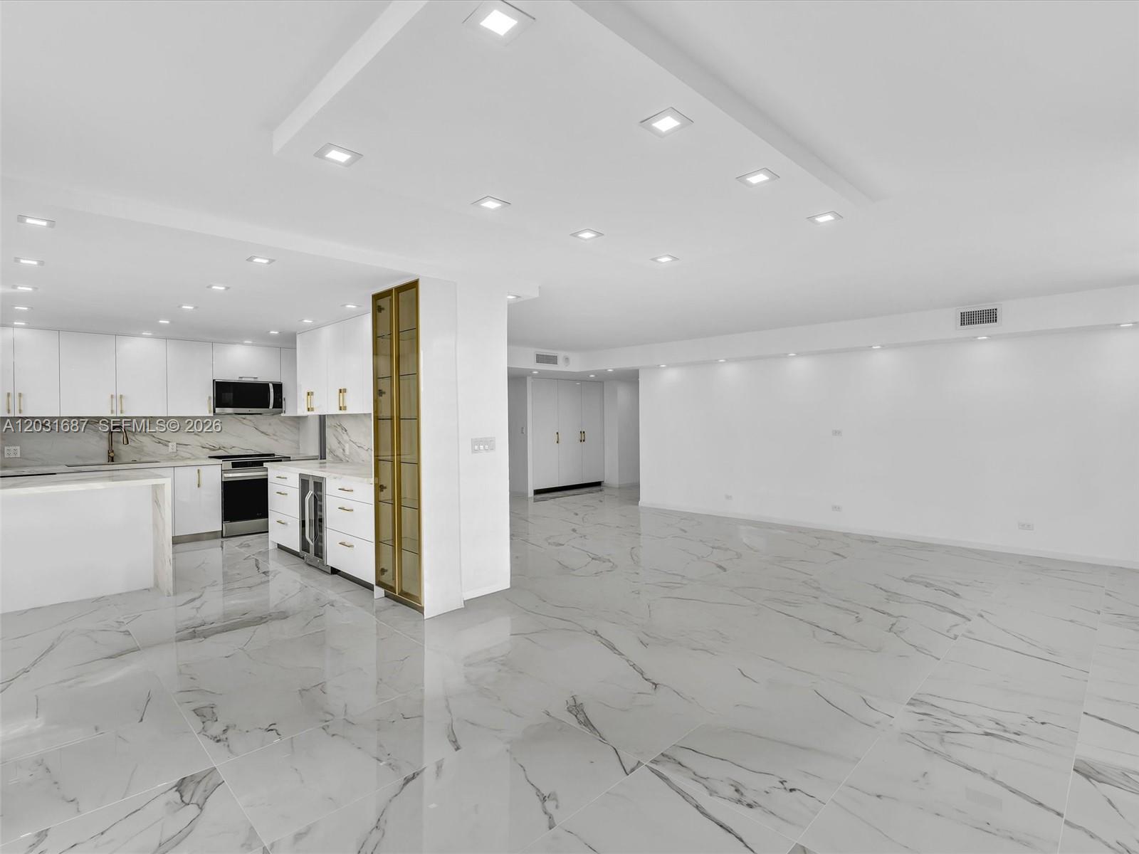 See details 712 2 / 2 1552 sq. ft. $ 2026-06-05 0 Photo