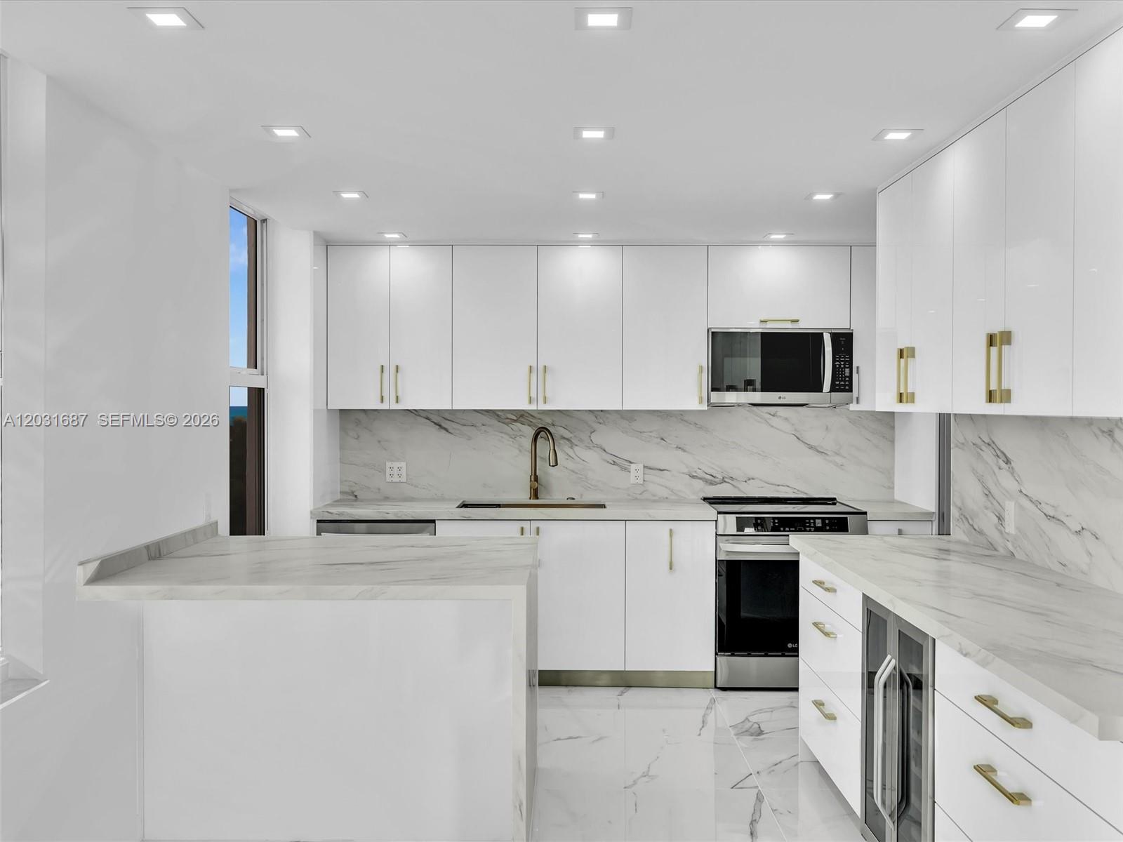 See details 712 2 / 2 1552 sq. ft. $ 2026-06-05 0 Photo