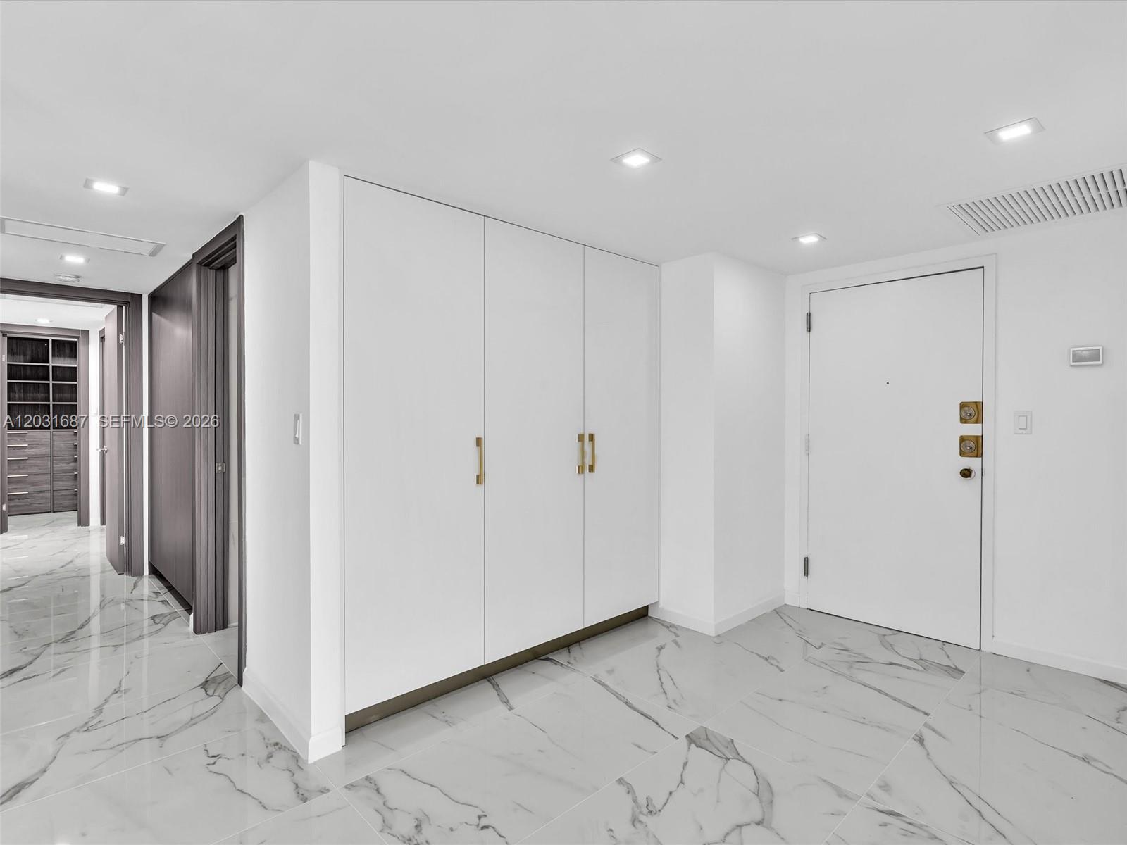 See details 712 2 / 2 1552 sq. ft. $ 2026-06-05 0 Photo