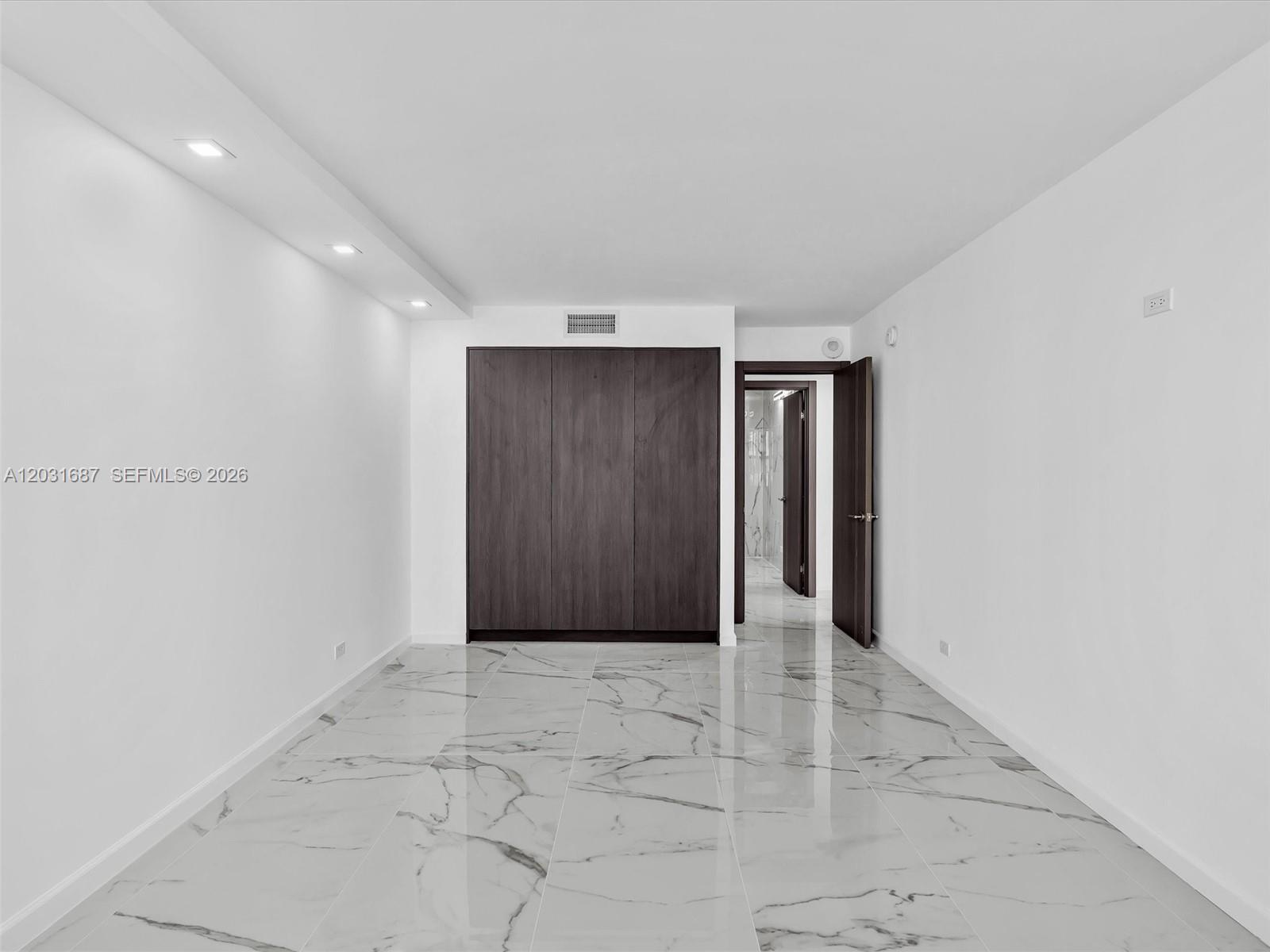 See details 712 2 / 2 1552 sq. ft. $ 2026-06-05 0 Photo