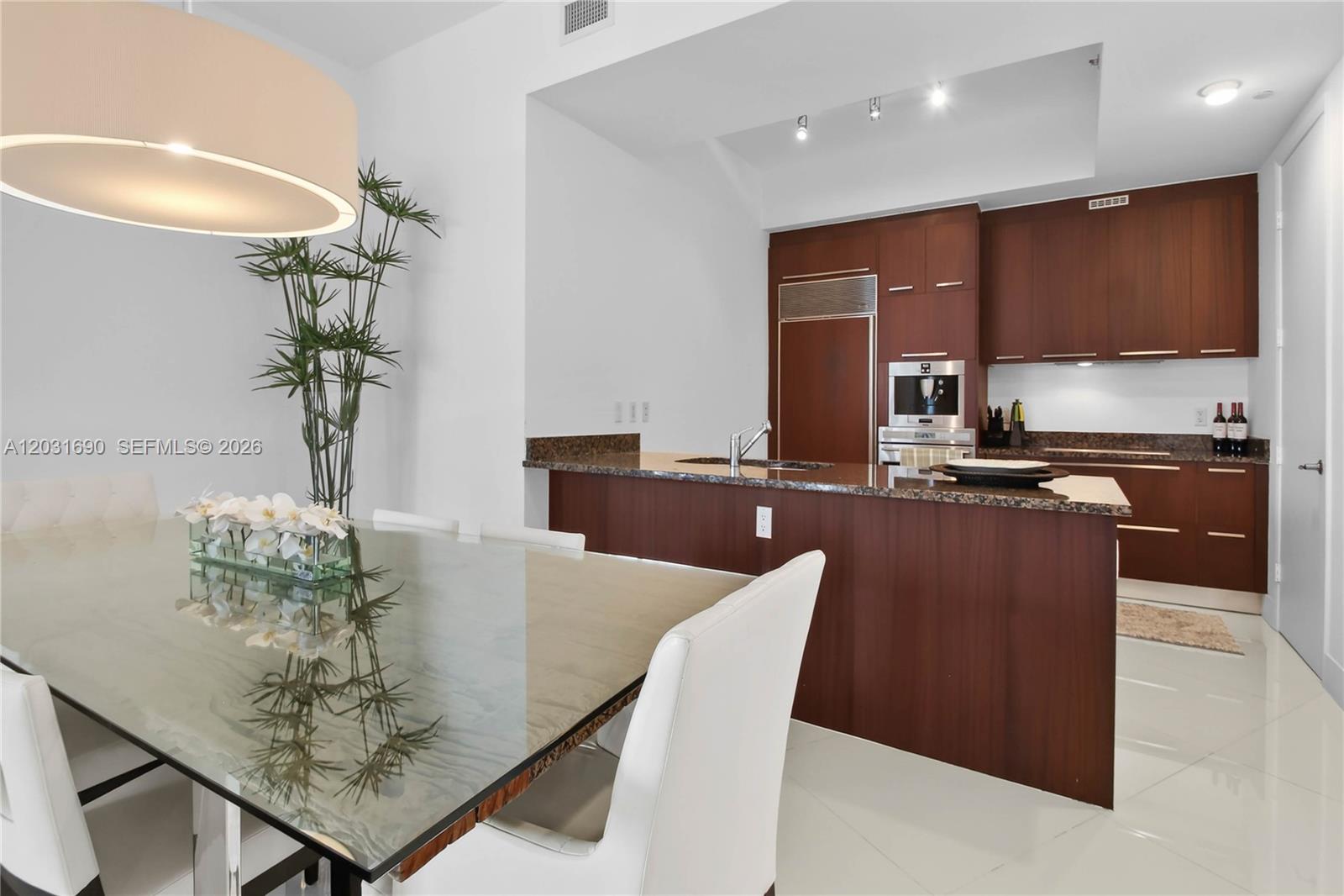 Ver detalles 403 2 / 2 1794 sq. ft. $ 2026-06-05 0 foto