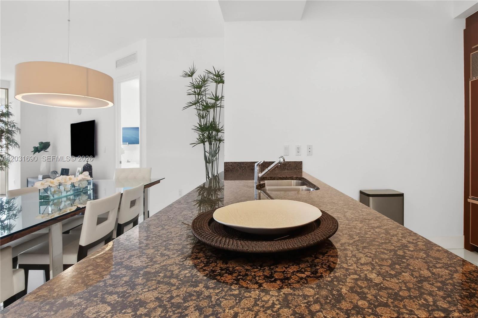 Ver detalles 403 2 / 2 1794 sq. ft. $ 2026-06-05 0 foto