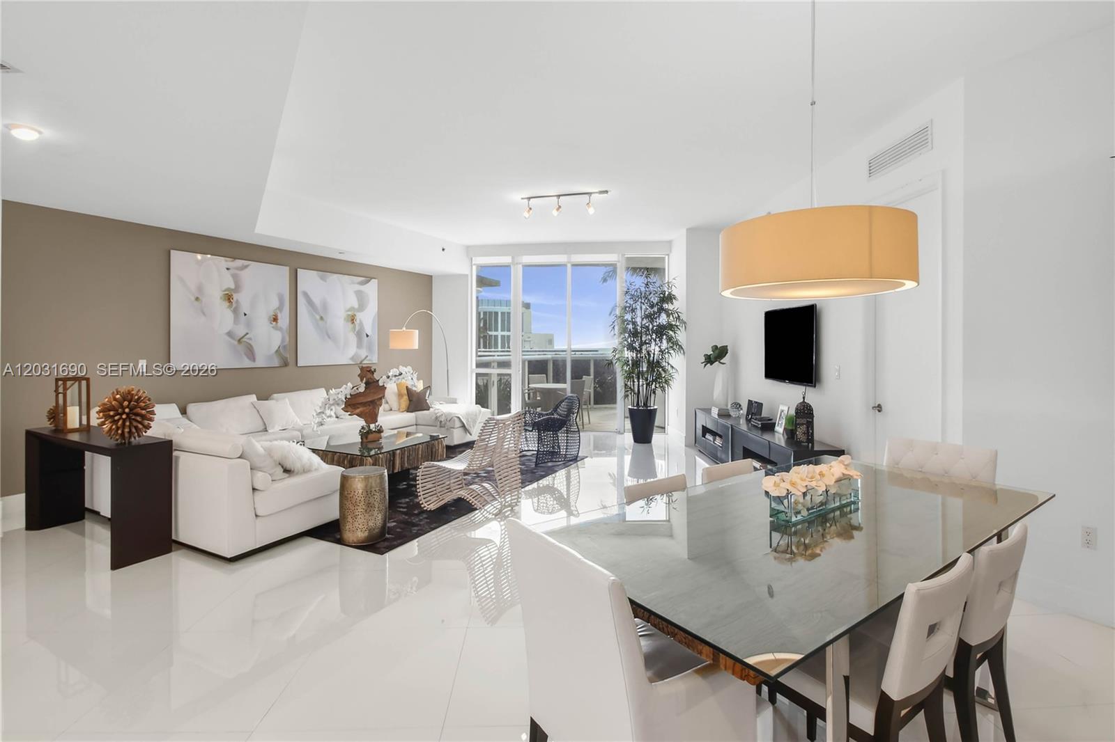 Ver detalles 403 2 / 2 1794 sq. ft. $ 2026-06-05 0 foto