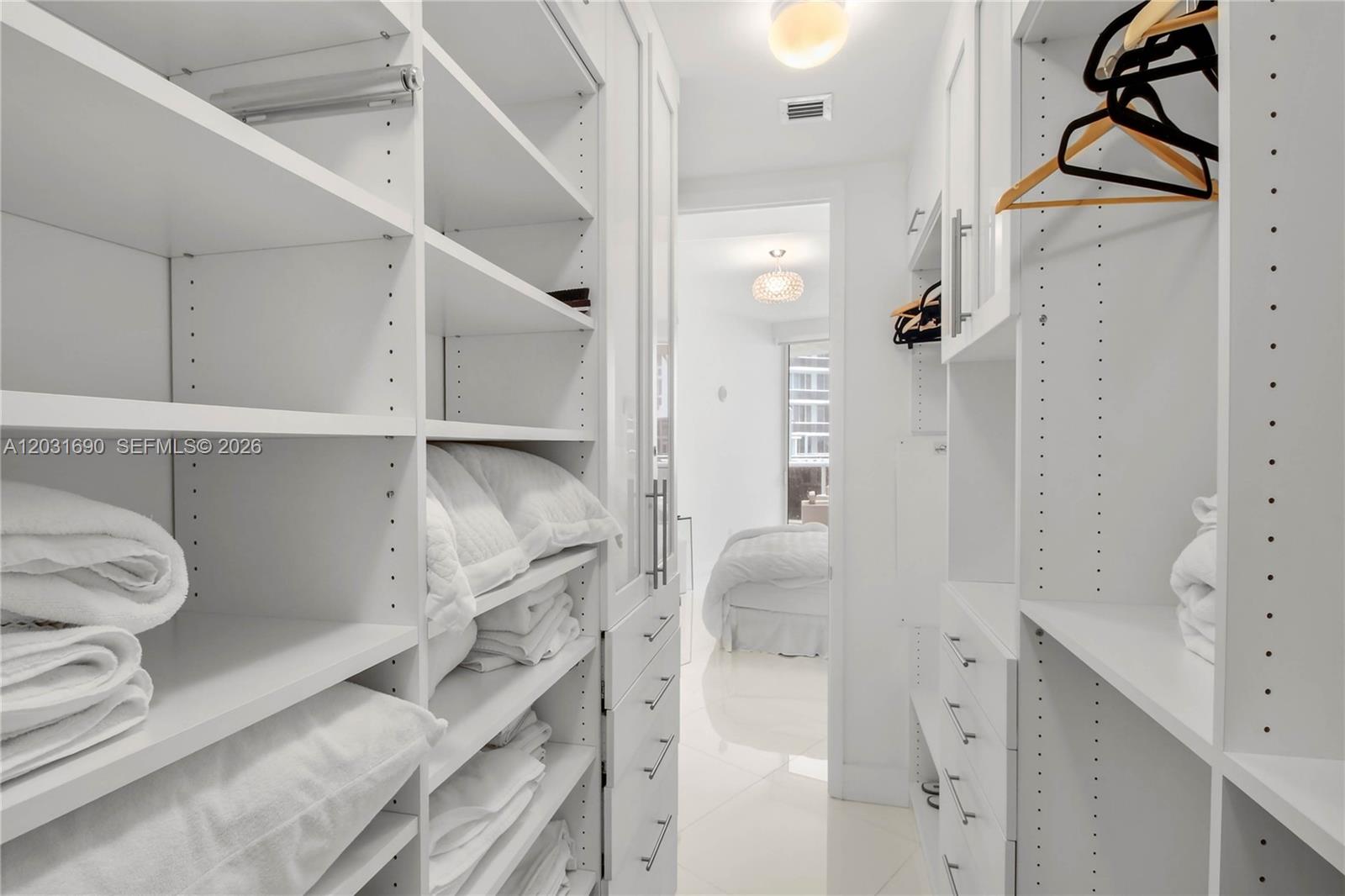 Ver detalles 403 2 / 2 1794 sq. ft. $ 2026-06-05 0 foto