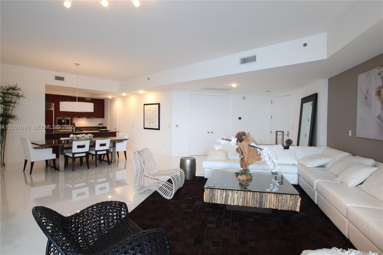 Ver detalles 403 2 / 2 1794 sq. ft. $ 2026-06-05 0 foto