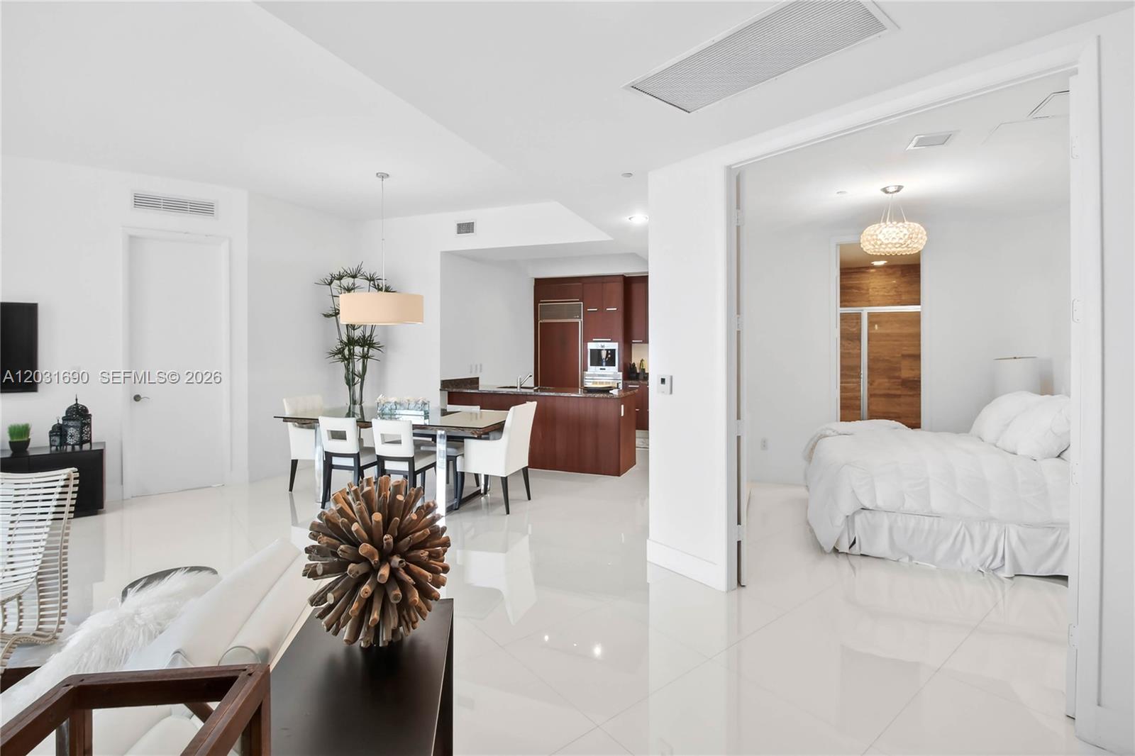 Ver detalles 403 2 / 2 1794 sq. ft. $ 2026-06-05 0 foto