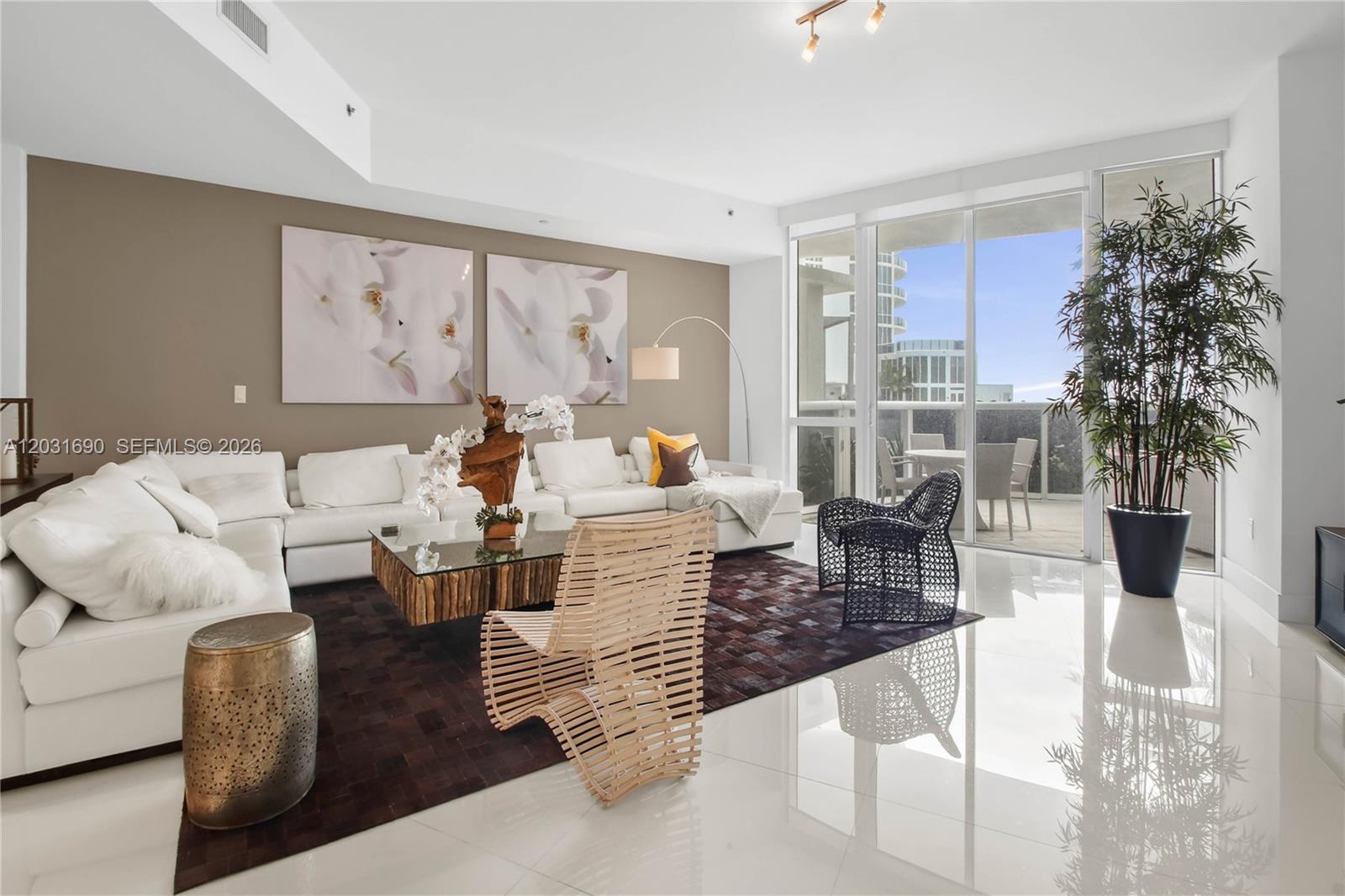 Ver detalles 403 2 / 2 1794 sq. ft. $ 2026-06-05 0 foto