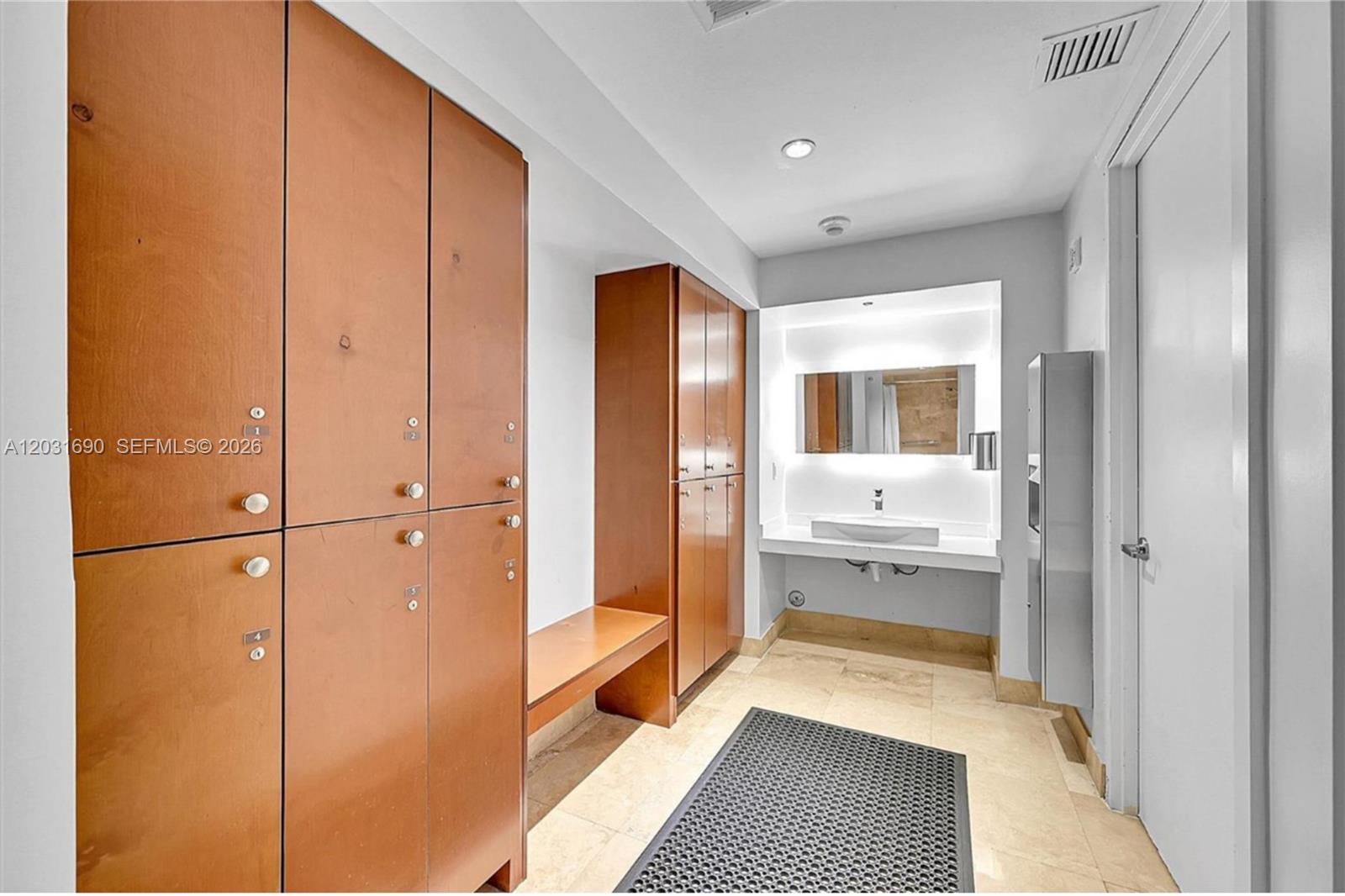 Ver detalles 403 2 / 2 1794 sq. ft. $ 2026-06-05 0 foto