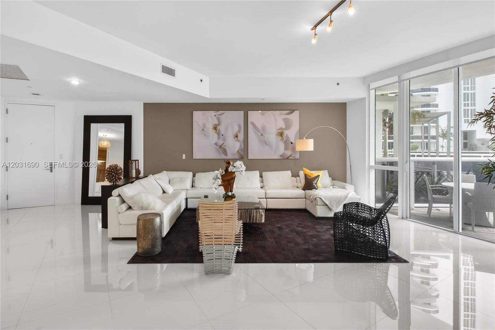 Ver detalles 403 2 / 2 1794 sq. ft. $ 2026-06-05 0 foto