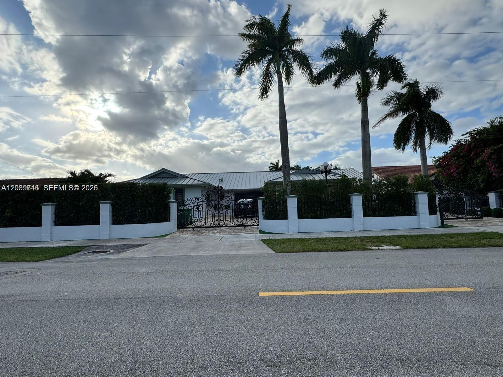 Ver detalles 3690 4 / 4 3891 sq. ft. $ 2026-06-05 0 foto