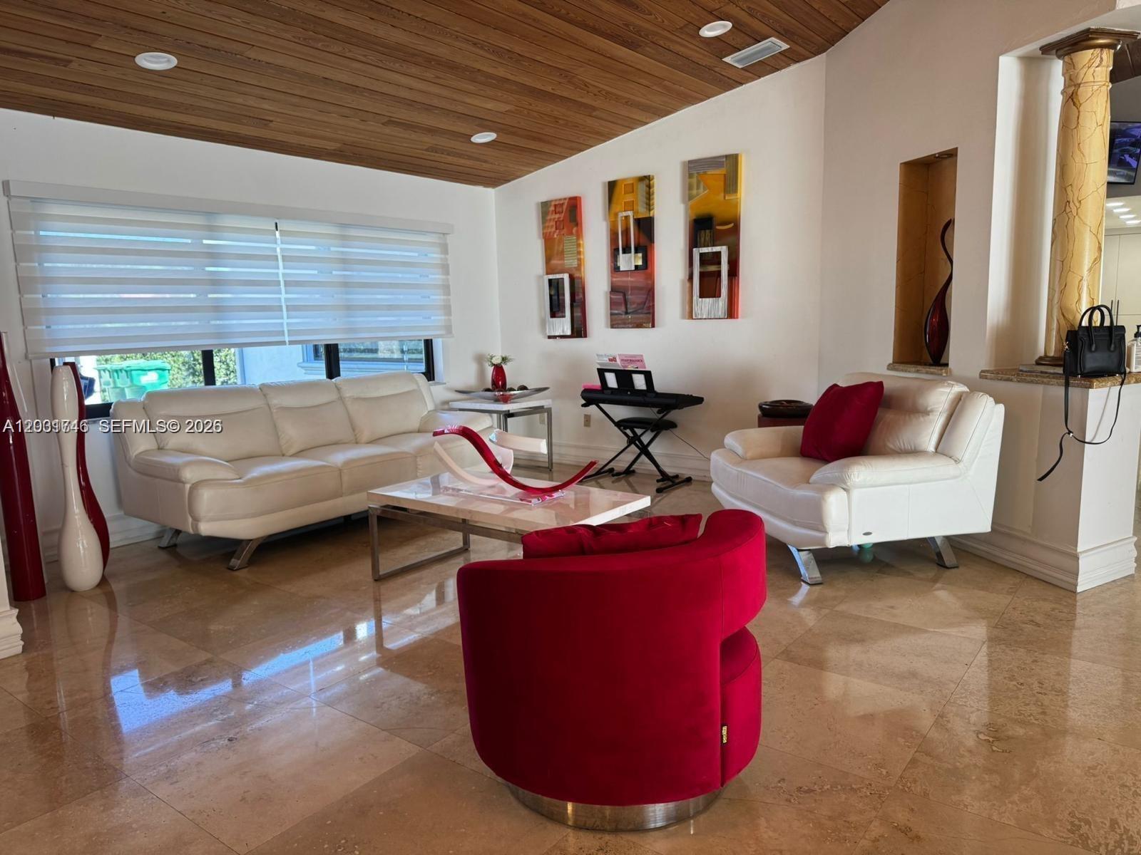 Ver detalles 3690 4 / 4 3891 sq. ft. $ 2026-06-05 0 foto
