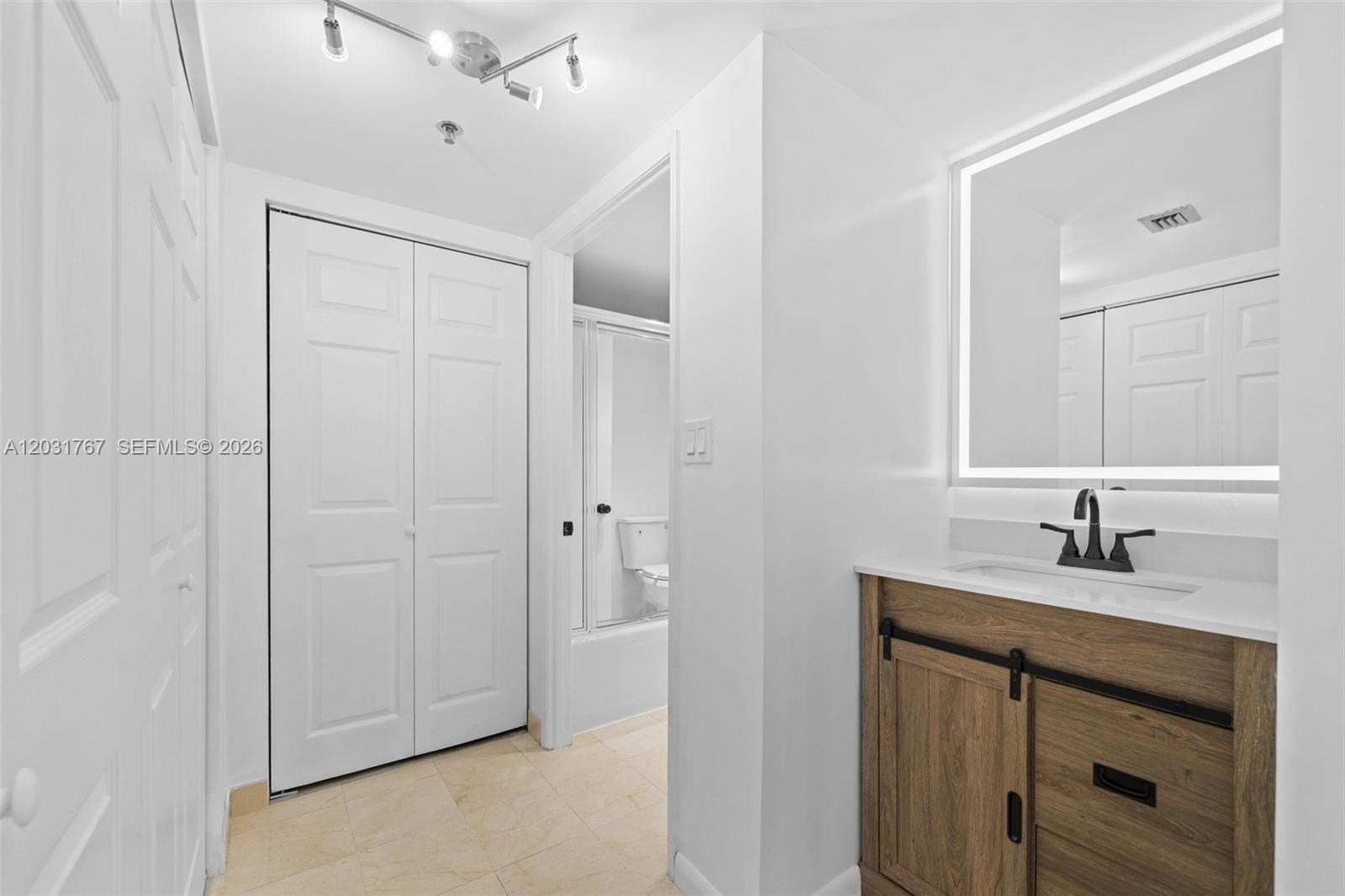 Photo of 20505 Country Club Dr  #1938, Aventura, Florida, 33180 - 