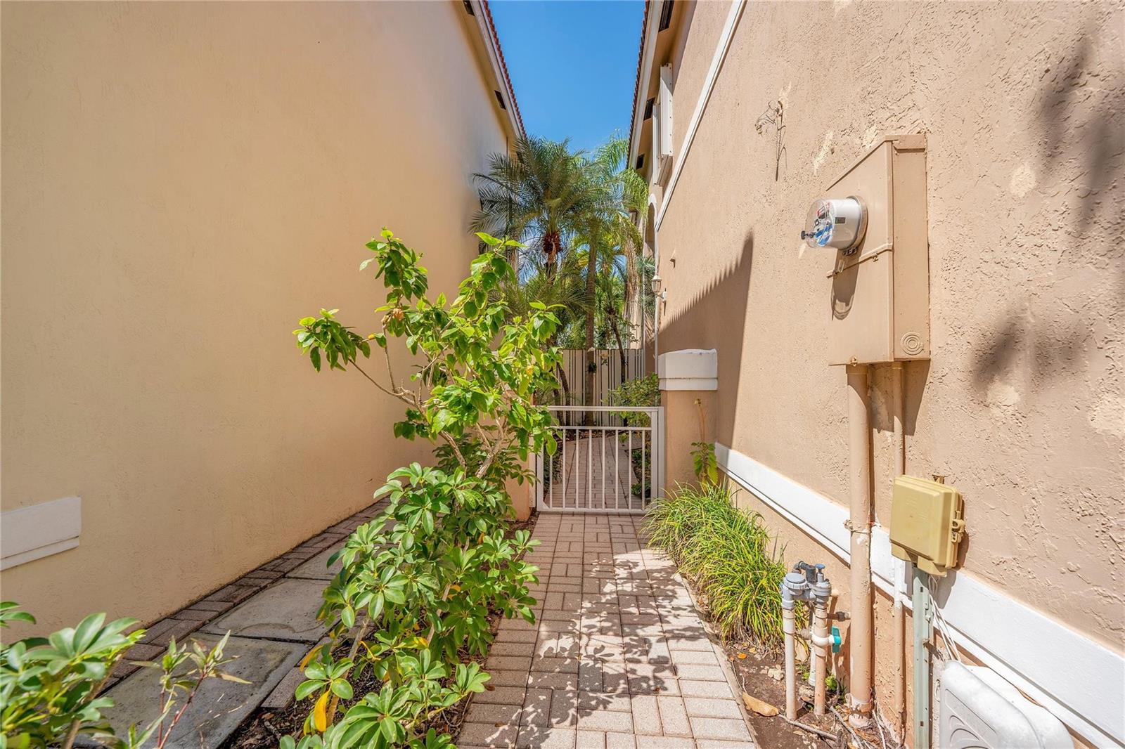 Photo of 1840 Sweetbay  (1840), Hollywood, Florida, 33019 - Photo 3
