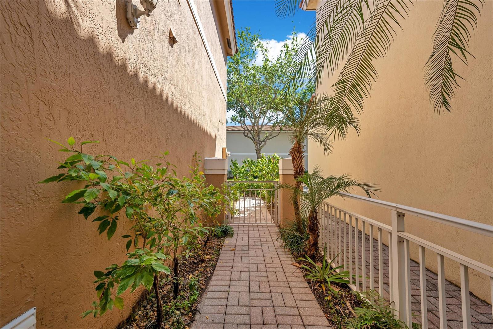 Photo of 1840 Sweetbay  (1840), Hollywood, Florida, 33019 - Photo 4