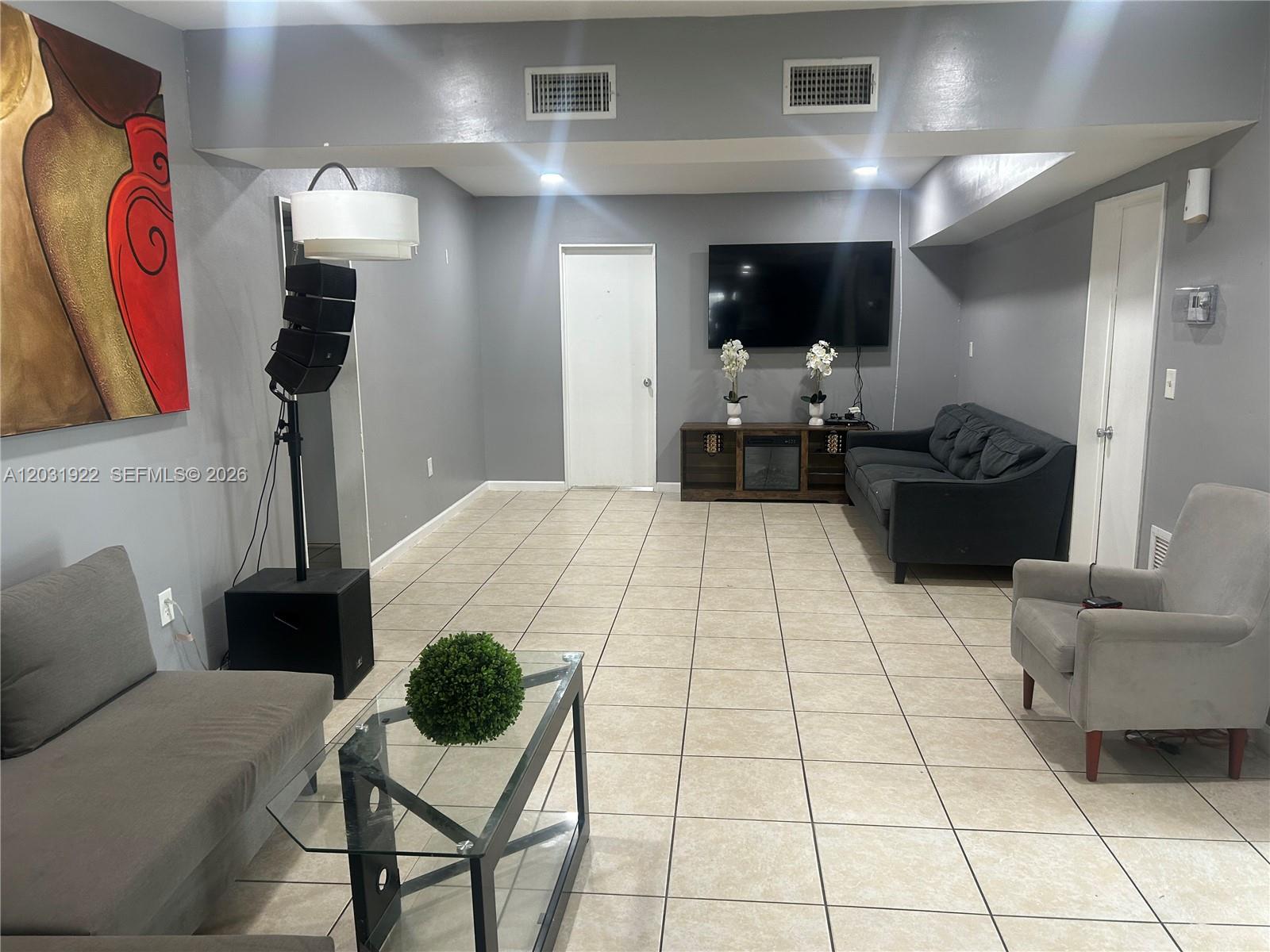 5808 5 / 2 1833 sq. ft. $ 2026-06-05 0 foto
