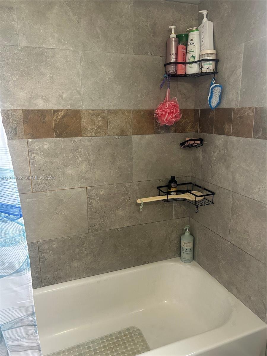 5808 5 / 2 1833 sq. ft. $ 2026-06-05 0 foto