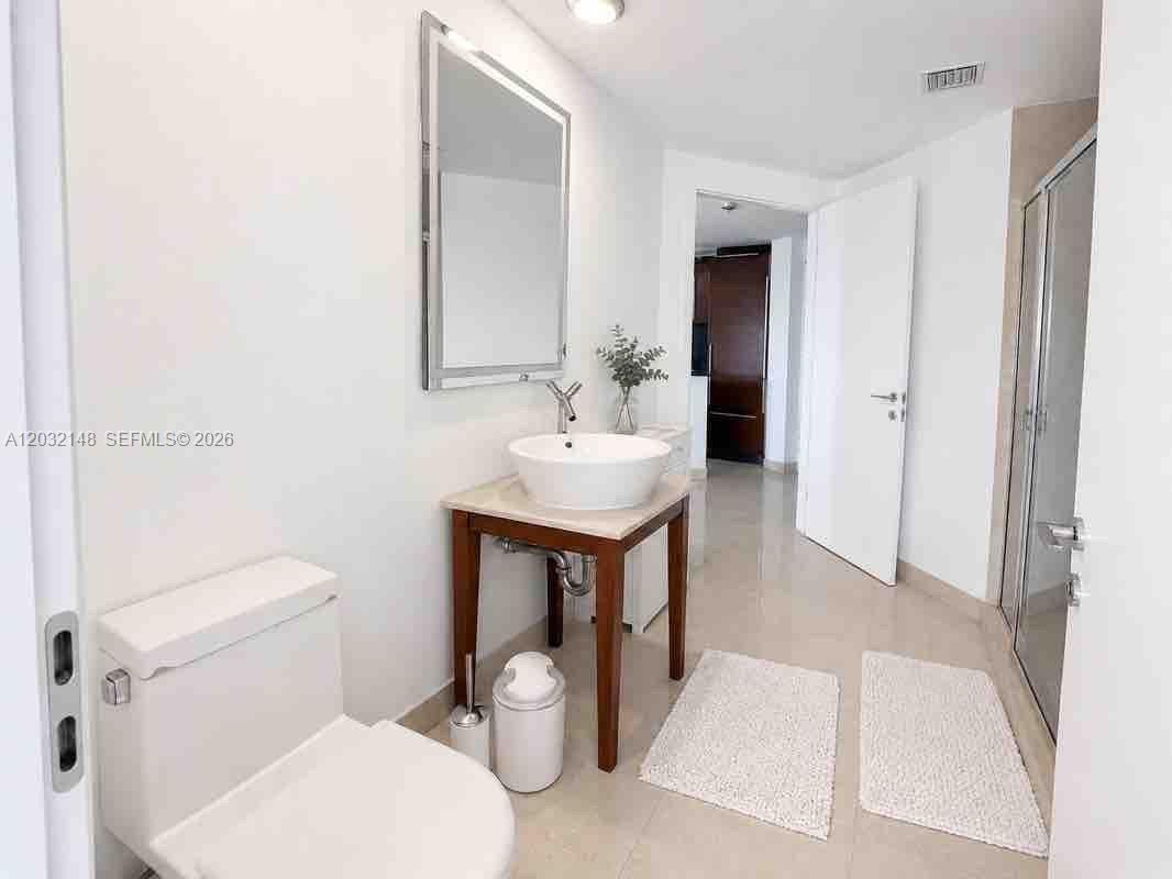 Photo of 450 Alton Rd #2610, Miami Beach, Florida, 33139 - second bathroom