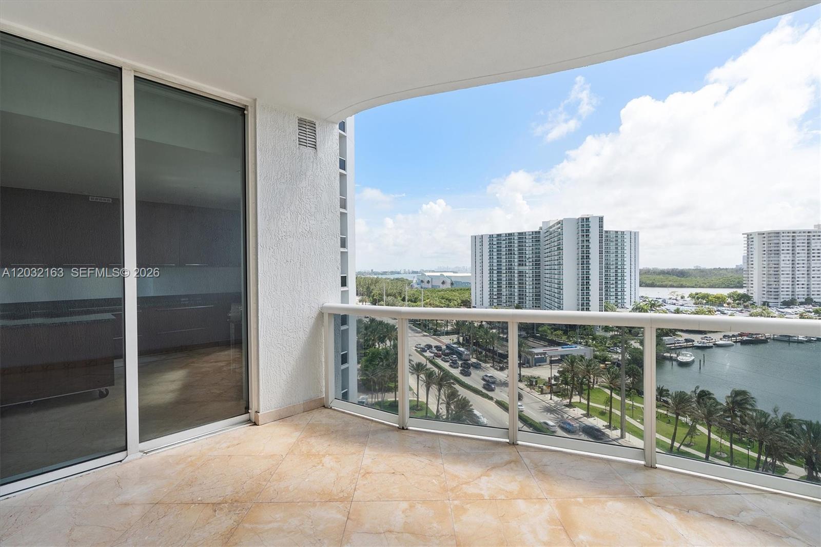 Ver detalles 904 3 / 4 2327 sq. ft. $ 2026-06-05 0 foto