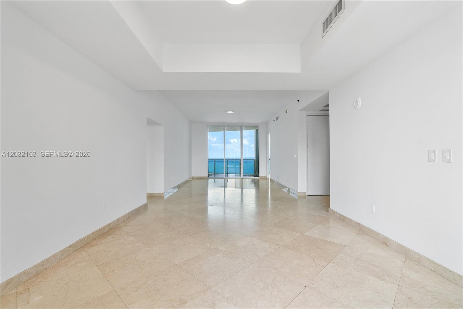 Ver detalles 904 3 / 4 2327 sq. ft. $ 2026-06-05 0 foto