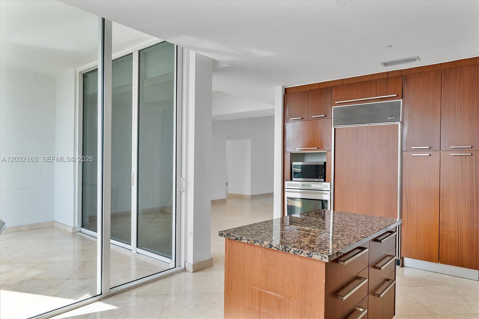 Ver detalles 904 3 / 4 2327 sq. ft. $ 2026-06-05 0 foto