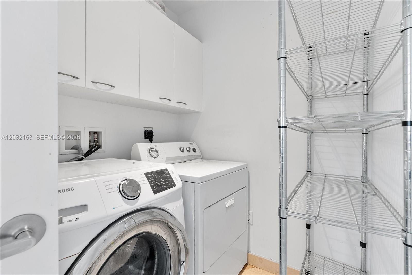 Ver detalles 904 3 / 4 2327 sq. ft. $ 2026-06-05 0 foto