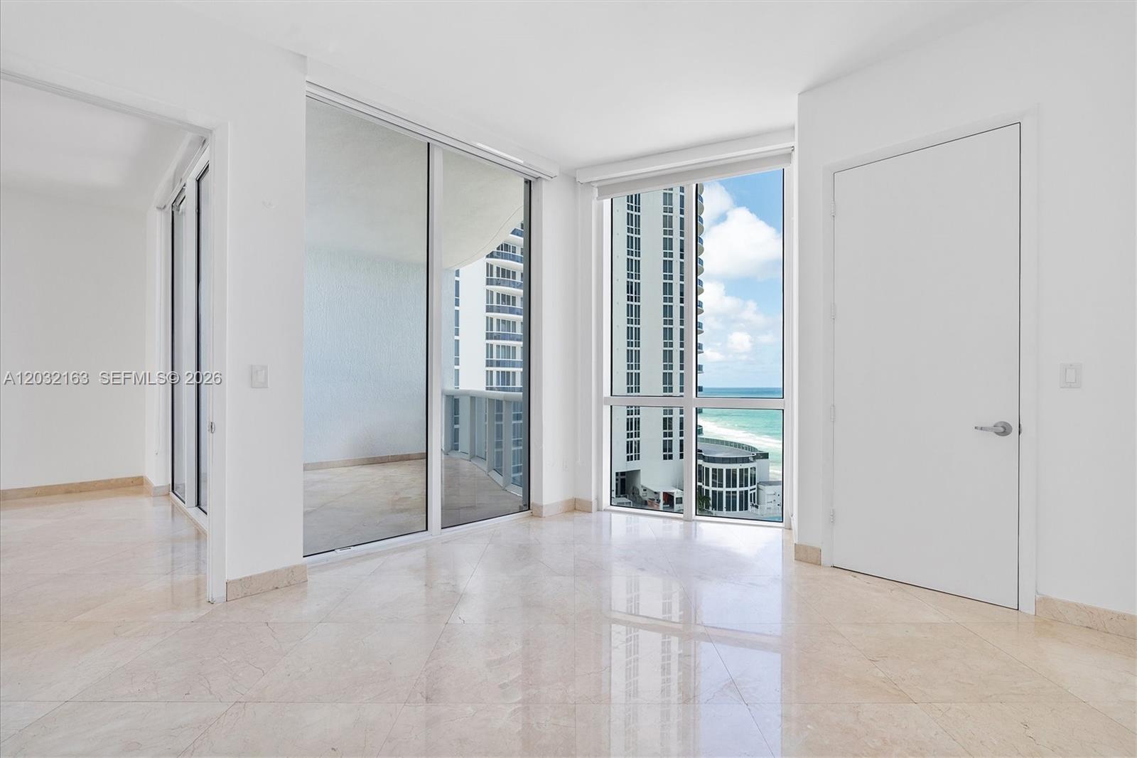 Ver detalles 904 3 / 4 2327 sq. ft. $ 2026-06-05 0 foto