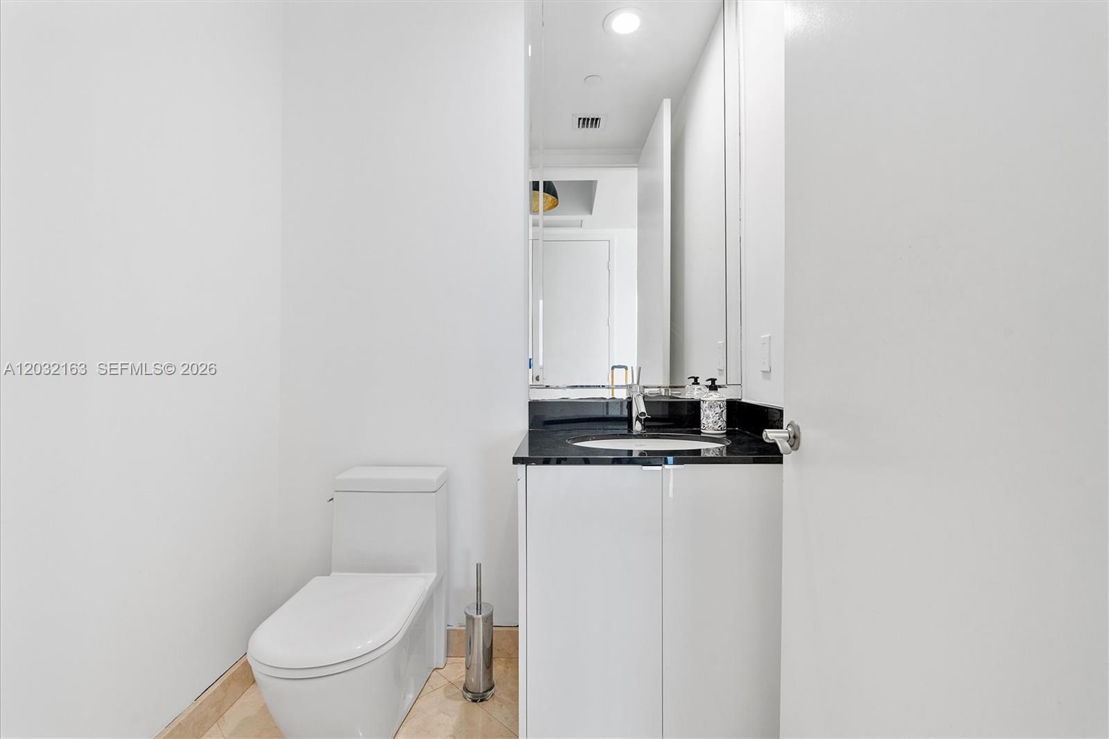Ver detalles 904 3 / 4 2327 sq. ft. $ 2026-06-05 0 foto