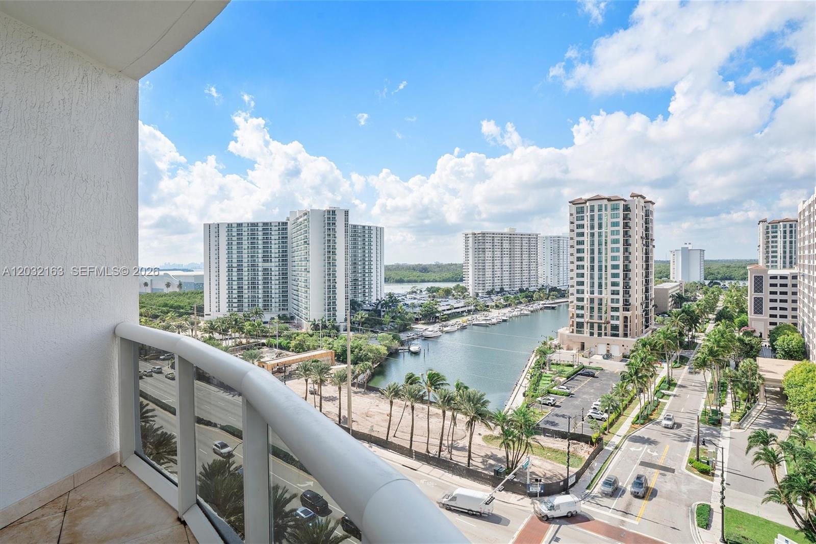 Ver detalles 904 3 / 4 2327 sq. ft. $ 2026-06-05 0 foto