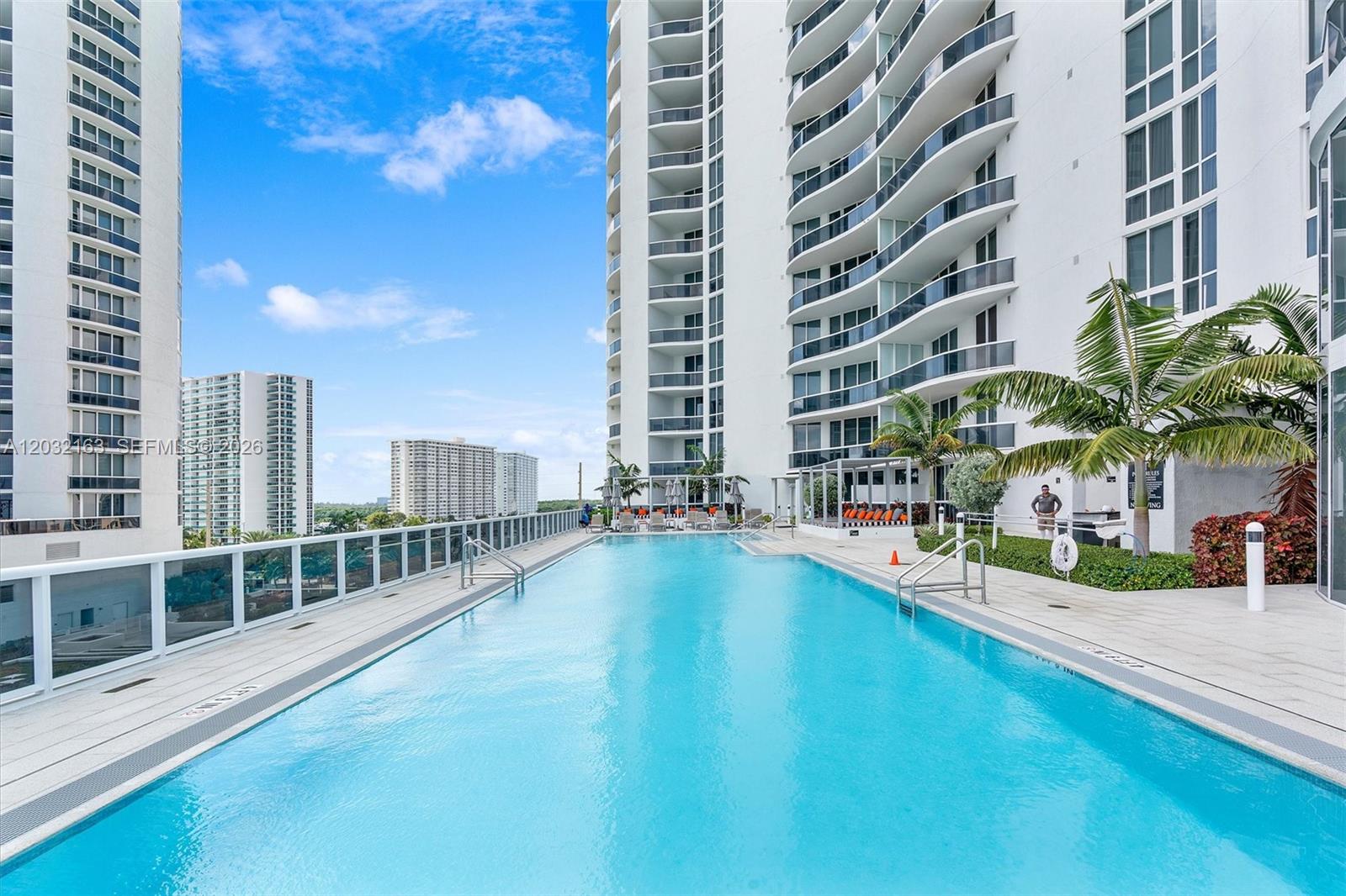 Ver detalles 904 3 / 4 2327 sq. ft. $ 2026-06-05 0 foto