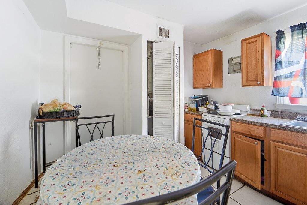 Ver detalles / 0 2880 sq. ft. $ 2026-06-21 0 foto