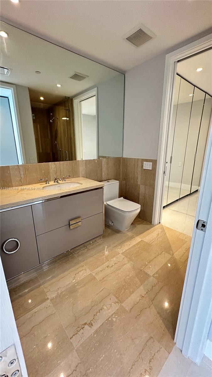 See details 3804 2 / 3 1571 sq. ft. $ 2026-06-06 0 Photo