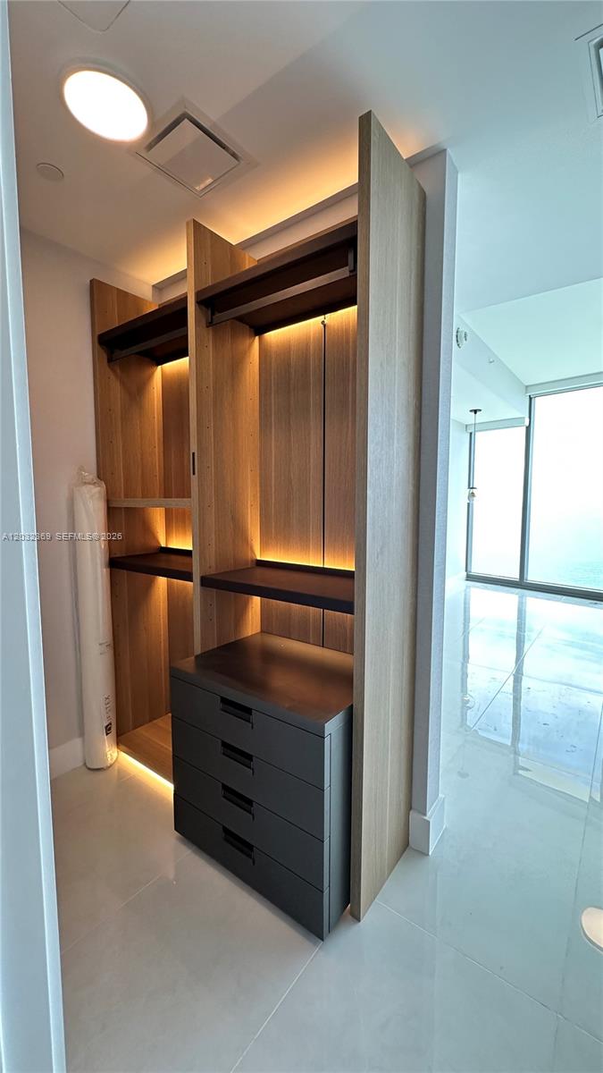 See details 3804 2 / 3 1571 sq. ft. $ 2026-06-06 0 Photo