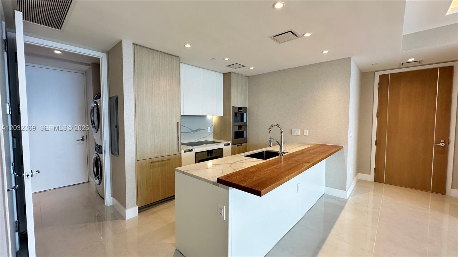 See details 3804 2 / 3 1571 sq. ft. $ 2026-06-06 0 Photo
