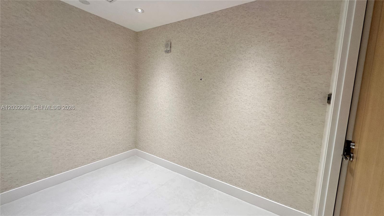See details 3804 2 / 3 1571 sq. ft. $ 2026-06-06 0 Photo