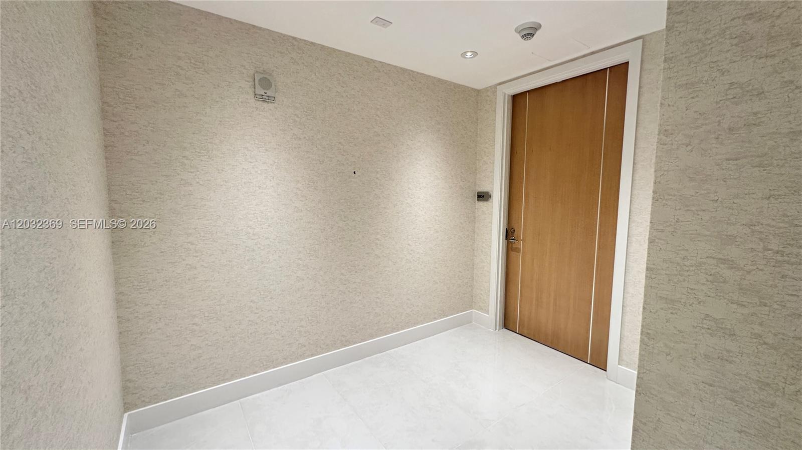 See details 3804 2 / 3 1571 sq. ft. $ 2026-06-06 0 Photo