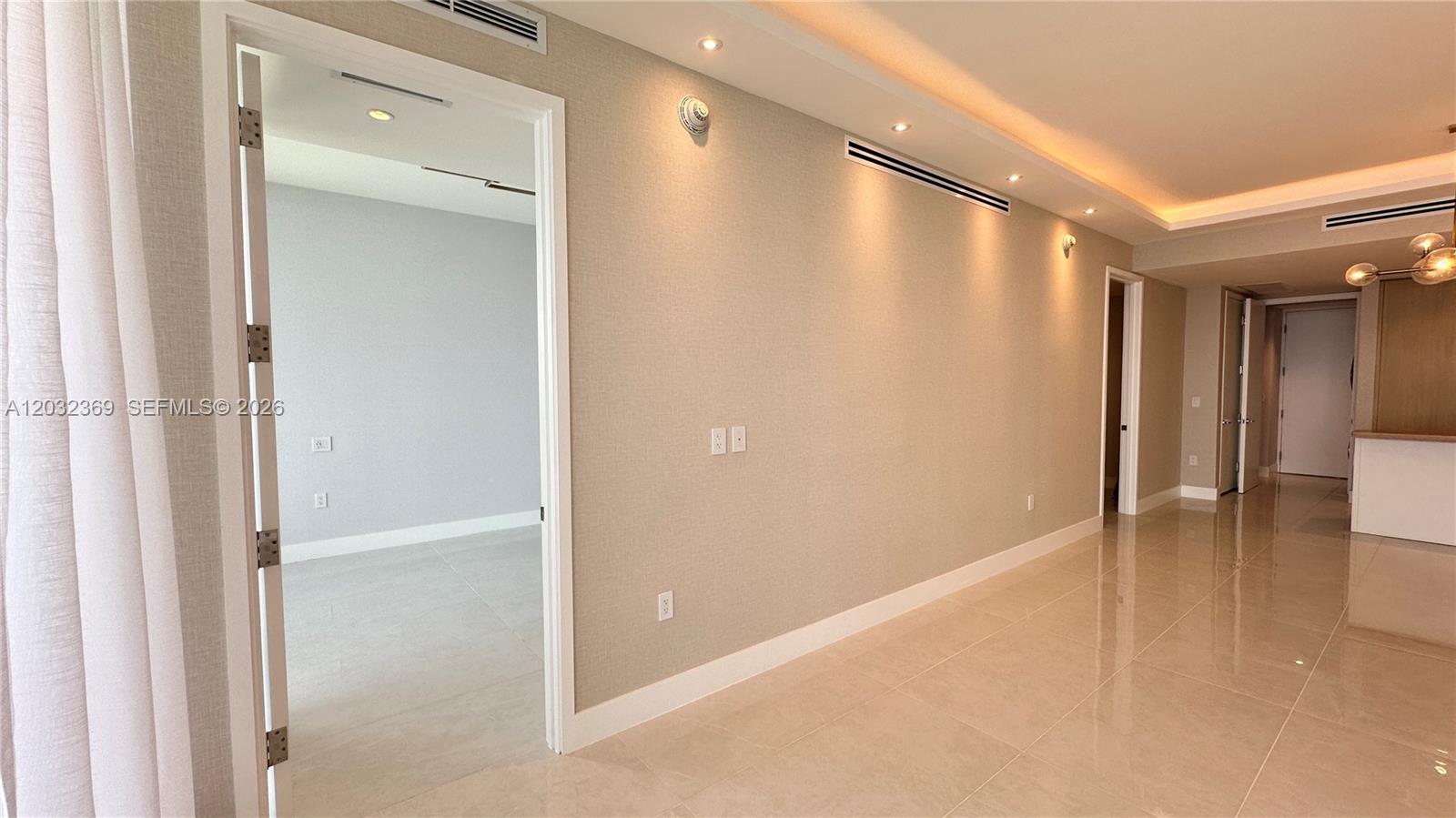 See details 3804 2 / 3 1571 sq. ft. $ 2026-06-06 0 Photo
