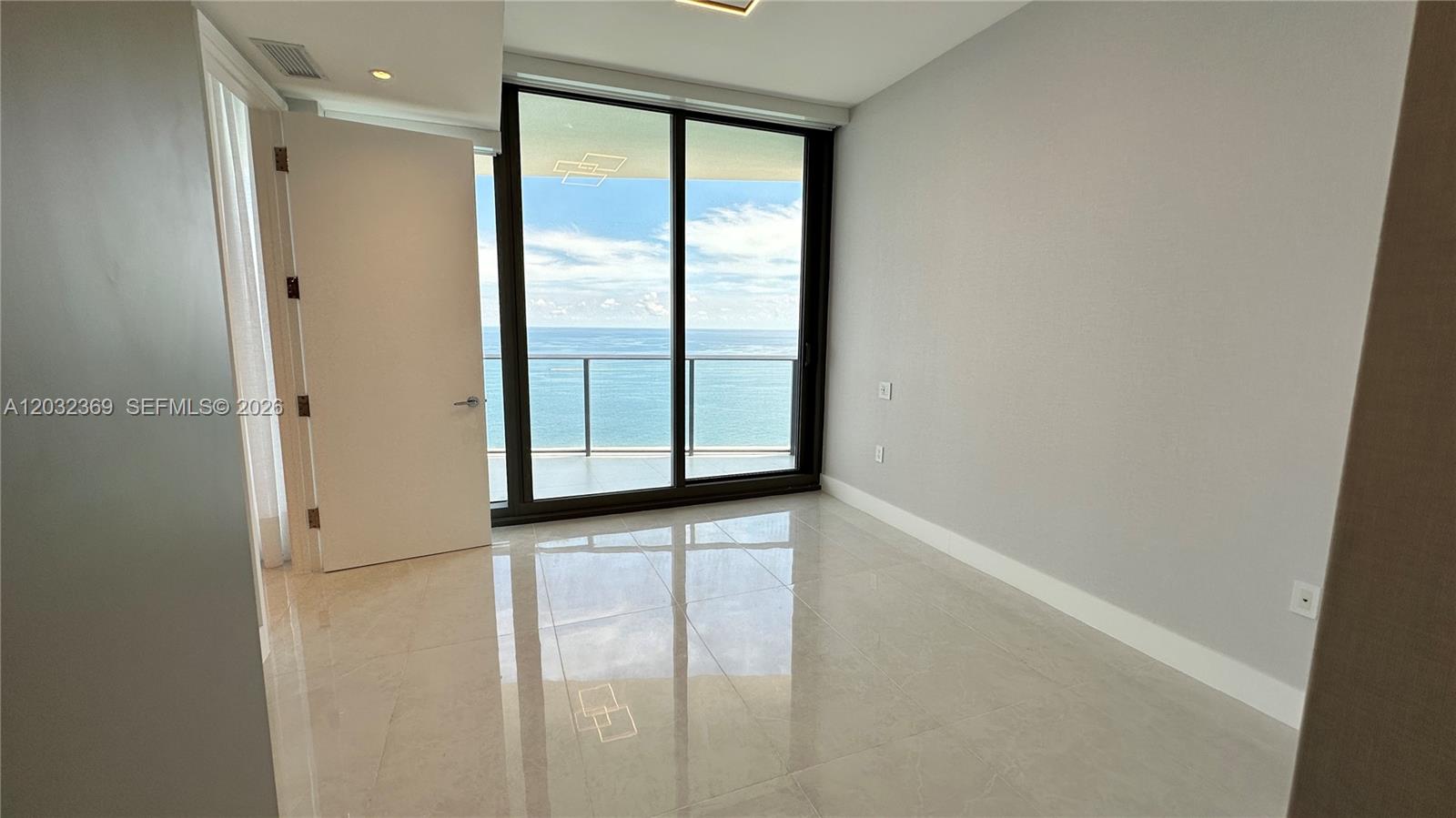 See details 3804 2 / 3 1571 sq. ft. $ 2026-06-06 0 Photo