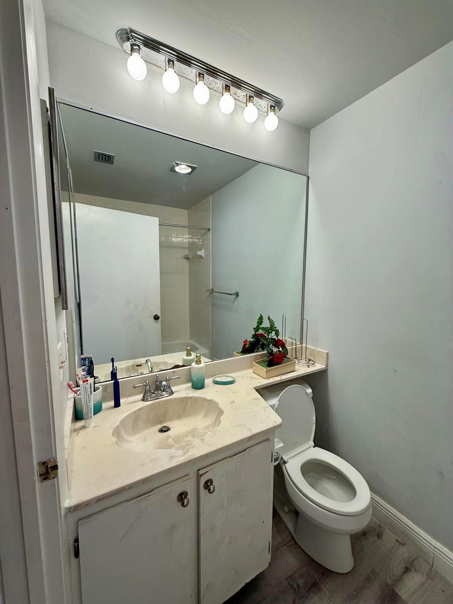 B 2 / 2 1123 sq. ft. $ 2026-07-24 0 foto