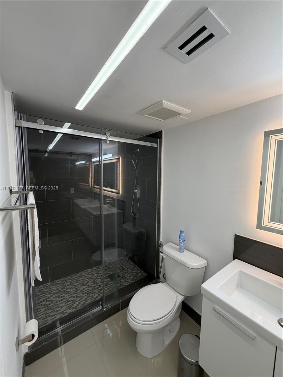 Photo of 3300 192nd St #1109, Aventura, Florida, 33180 - Shower