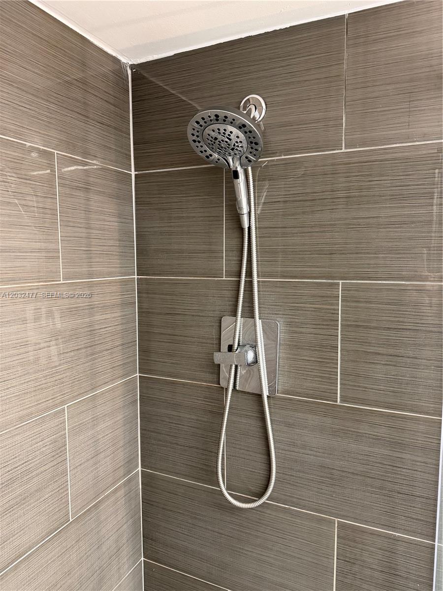 Photo of 3300 192nd St #1109, Aventura, Florida, 33180 - Shower & Tiles