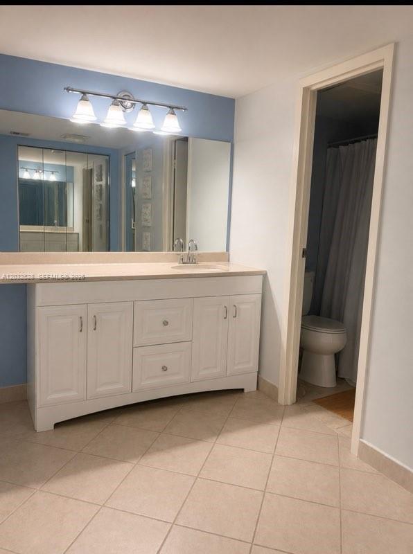 Photo of 3675 Country Club Dr #1406, Aventura, Florida, 33180 - Master Bathroom