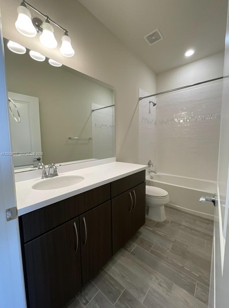 4920 3 / 3 1421 sq. ft. $ 2026-06-07 0 foto