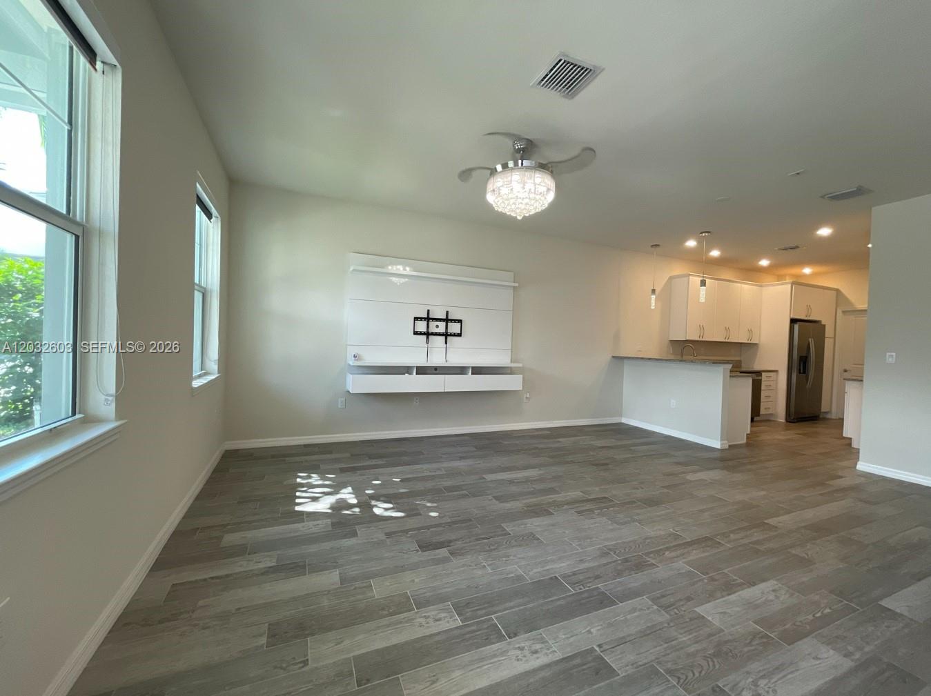 4920 3 / 3 1421 sq. ft. $ 2026-06-07 0 foto