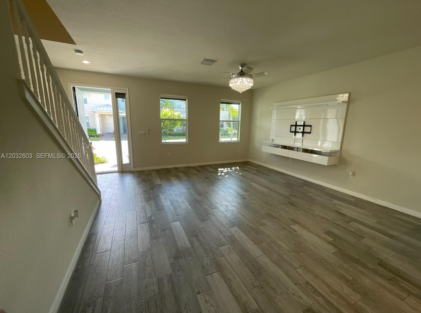 4920 3 / 3 1421 sq. ft. $ 2026-06-07 0 foto